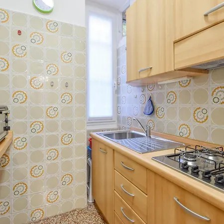 Appartamento Gorgeous In With Kitchen